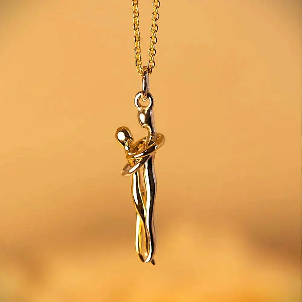 Necklaces to Get Your Girlfriend: A Gift Guide